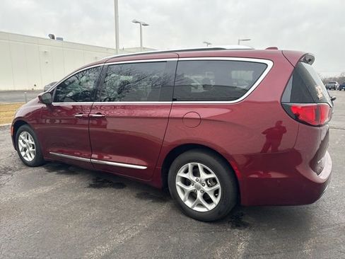 Used 2017 Chrysler Pacifica Touring-L Plus w/ Advanced Safetytec Group image 4