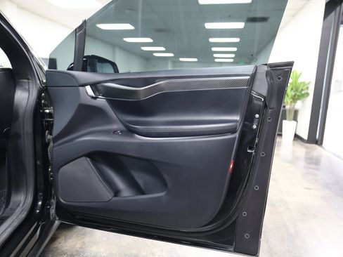 Used 2018 Tesla Model X 75D image 34