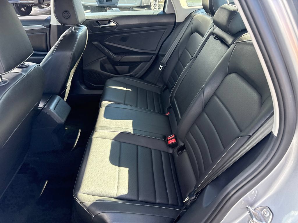 Used 2024 Volkswagen Jetta SE FWD image 15