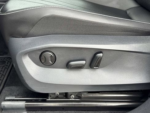 Certified 2024 Volkswagen Tiguan SE R-Line image 22