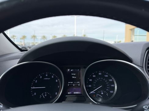 Used 2019 Hyundai Santa Fe XL image 10