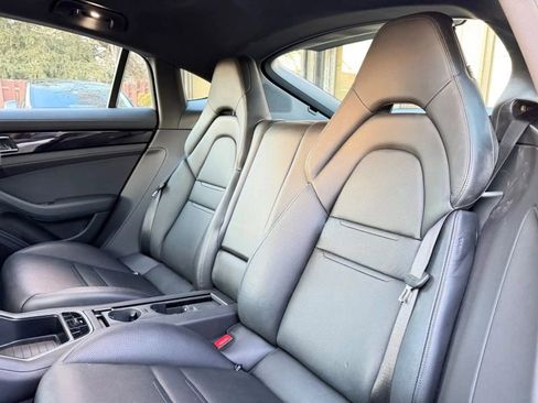 Used 2018 Porsche Panamera 4 w/ Premium Package image 16