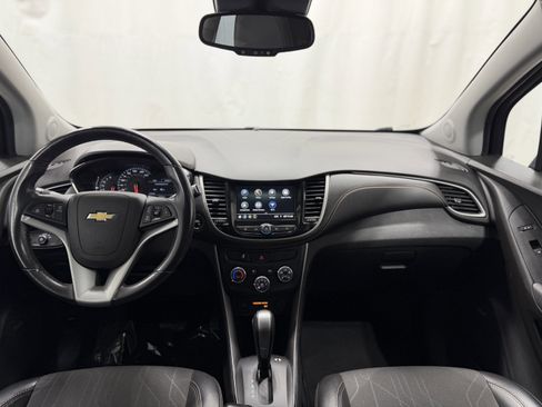 Used 2019 Chevrolet Trax LT w/ Sun & Sound Package image 21