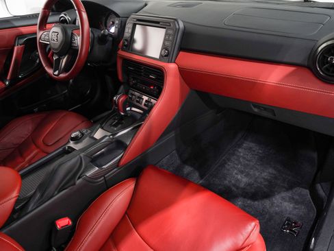 Used 2021 Nissan GT-R Premium AWD/4WD image 16