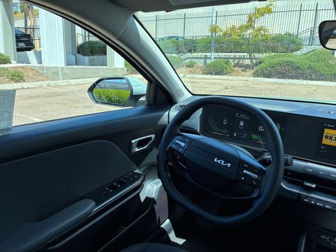 Used 2025 Kia K4 FWD image 33