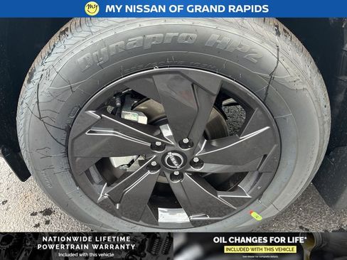 New 2026 Nissan Rogue SV AWD/4WD image 9