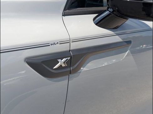 Certified 2022 Kia Sorento S w/ Panoramic Sunroof Package AWD/4WD image 18