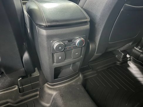 Used 2020 Ford Explorer XLT w/ Equipment Group 202A AWD/4WD image 39