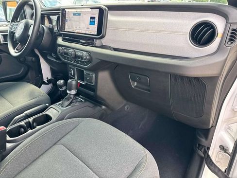 Used 2024 Jeep Gladiator Sport AWD/4WD image 20
