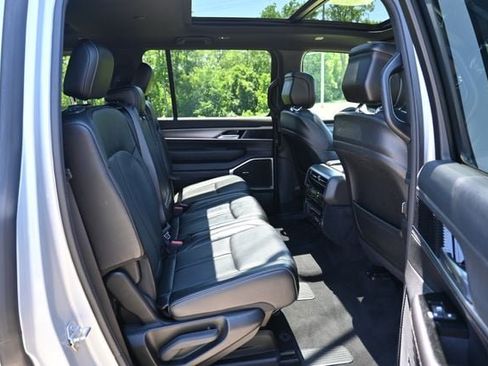 Used 2024 Jeep Wagoneer Series II AWD/4WD image 21