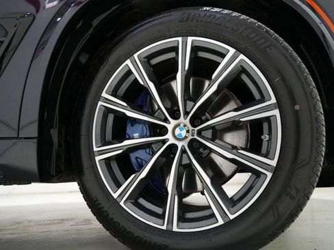 Used 2024 BMW X5 xDrive40i w/ M Sport Package AWD/4WD image 9