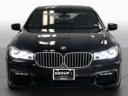 Used 2019 BMW 750i w/ Executive Package RWD image 3