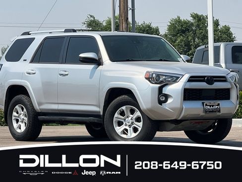 Used 2022 Toyota 4Runner SR5 AWD/4WD image 2
