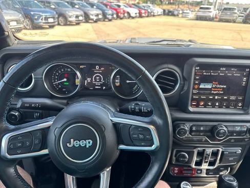 Used 2023 Jeep Wrangler Unlimited Rubicon 4xe w/ Cold Weather Group AWD/4WD image 18