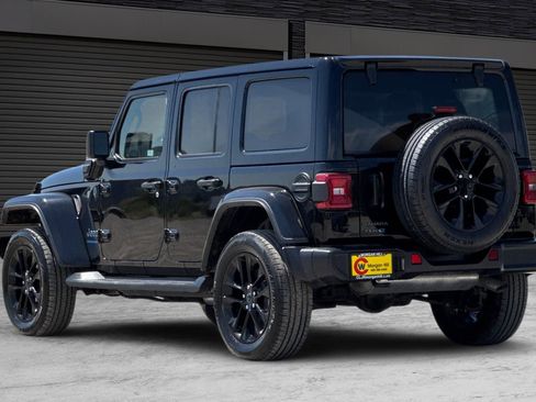 Used 2025 Jeep Wrangler Unlimited Sahara AWD/4WD image 6