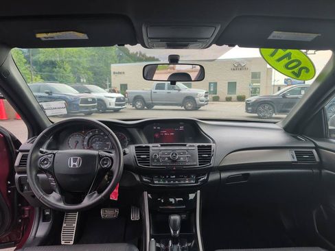 Used 2017 Honda Accord Sport image 11