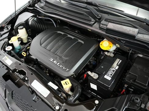 Used 2015 Dodge Grand Caravan SE image 45