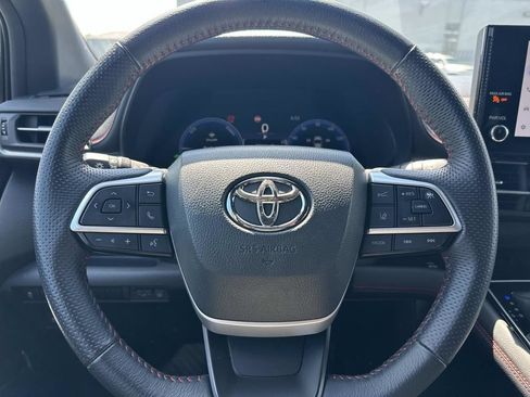 Used 2025 Toyota Sienna XSE FWD image 21