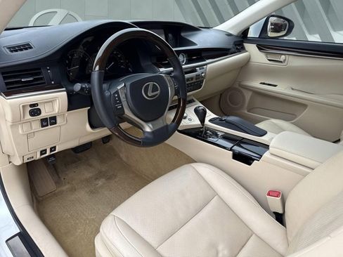 Used 2014 Lexus ES 350 F Sport w/ Luxury Package FWD image 10
