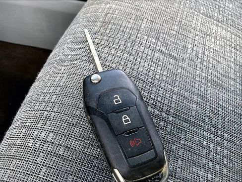 Used 2021 Ford F150 XLT image 15