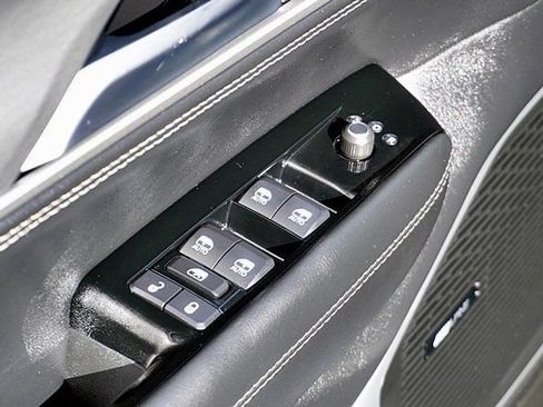 Certified 2025 Jeep Wagoneer Series II image 25