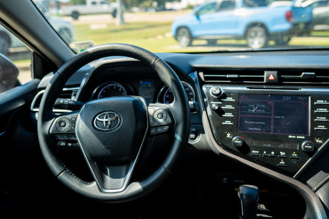 Used 2018 Toyota Camry SE w/ Audio Package FWD image 6