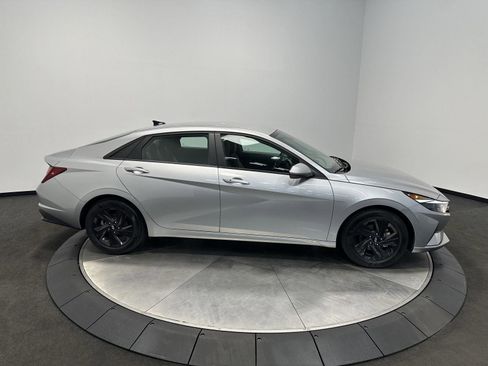 Certified 2021 Hyundai Elantra SEL FWD image 8