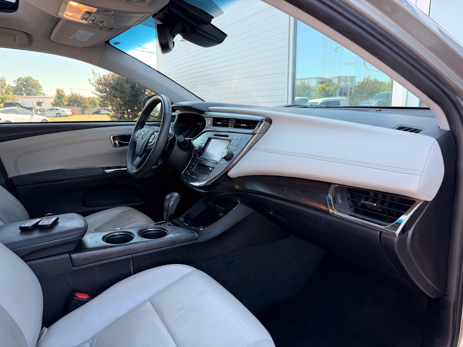 Used 2016 Toyota Avalon Limited w/ Toyota Safety Sense Package FWD image 27