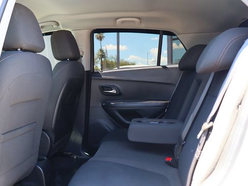 Used 2020 Chevrolet Trax LS FWD image 30