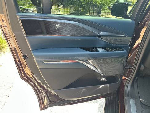 Used 2025 Cadillac Escalade IQ Luxury 2 w/ LPO, Premium Carpet Package AWD/4WD image 37