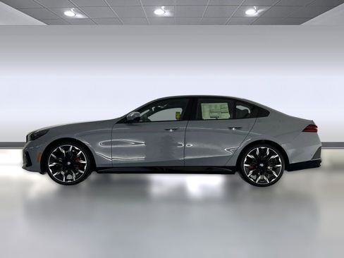 Used 2026 BMW 530i w/ M Sport Package RWD image 2