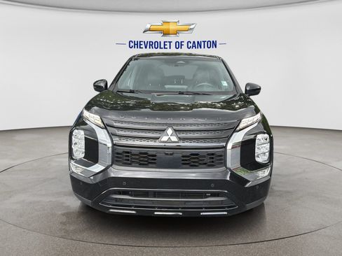 Used 2023 Mitsubishi Outlander SE FWD image 2