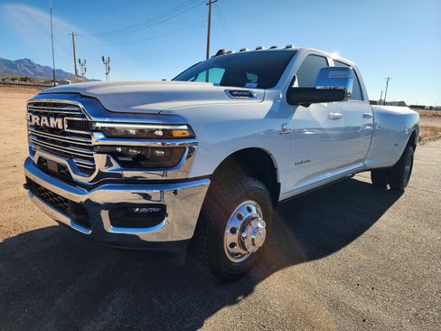 New 2026 RAM 3500 Laramie w/ Max Tow Package AWD/4WD image 4