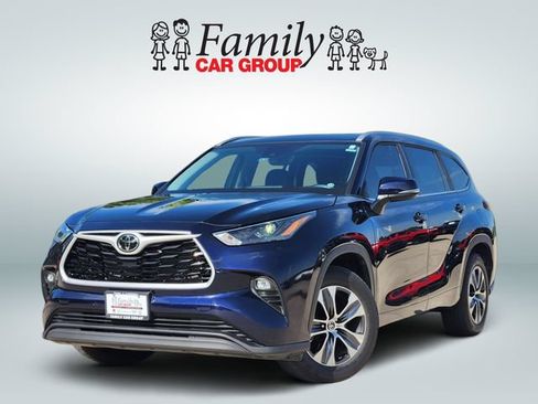 Used 2023 Toyota Highlander XLE FWD image 1