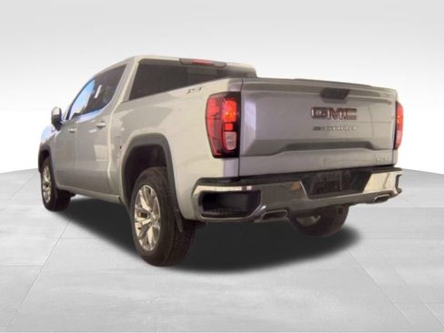 Used 2021 GMC Sierra 1500 SLE w/ X31 Off-Road Package AWD/4WD image 8