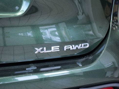Used 2023 Toyota Highlander XLE AWD/4WD image 10