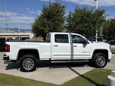 Used 2018 GMC Sierra 2500 Denali w/ Duramax Plus Package AWD/4WD image 6