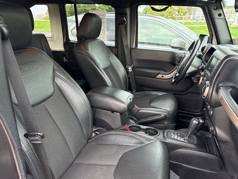 Used 2016 Jeep Wrangler Unlimited Sahara AWD/4WD image 12
