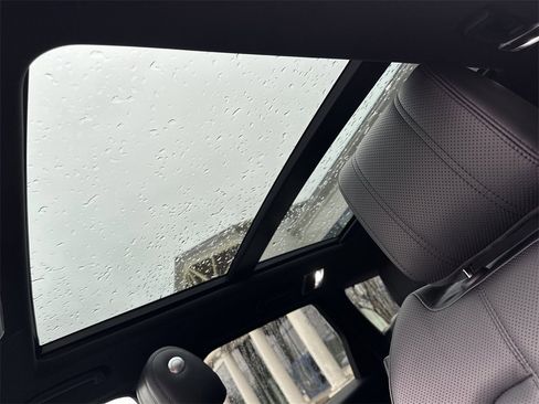 Used 2017 Land Rover Range Rover Sport Supercharged image 35