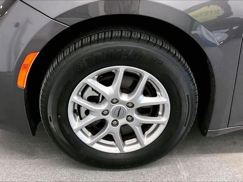 Used 2023 Chrysler Voyager LX FWD image 7