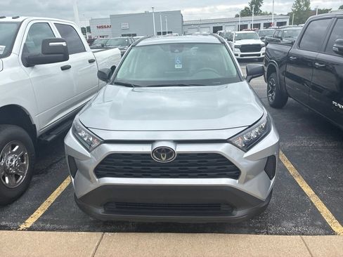 Used 2021 Toyota RAV4 LE AWD/4WD image 2