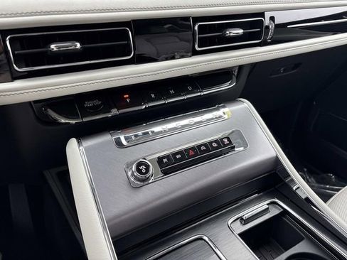 New 2026 Lincoln Aviator AWD w/ Jet Appearance Package image 29