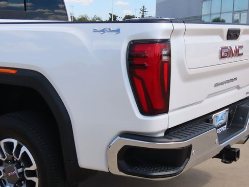Used 2025 GMC Sierra 2500 SLT w/ SLT Convenience Package image 15