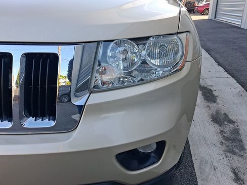 Used 2011 Jeep Grand Cherokee Laredo image 18