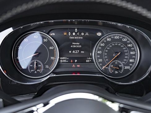 Used 2018 Bentley Bentayga image 25