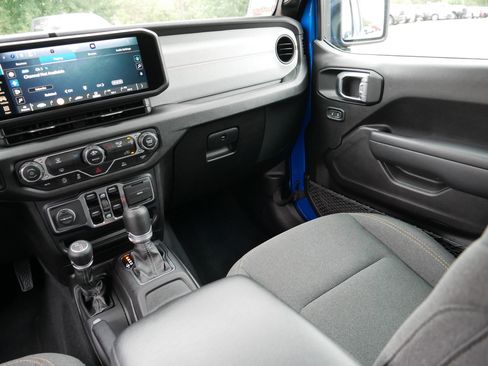 Used 2024 Jeep Wrangler Sport S image 11