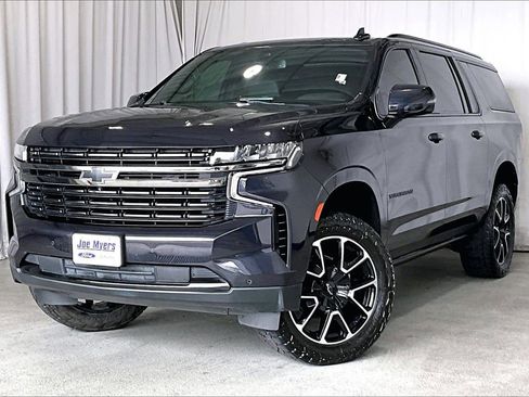 Used 2022 Chevrolet Suburban RST w/ Luxury Package image 12