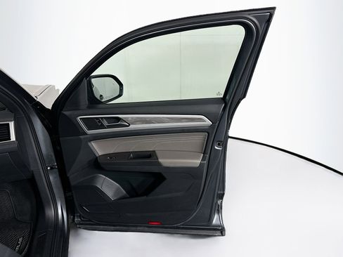 Used 2023 Volkswagen Atlas Cross Sport SE image 32