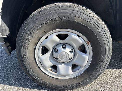 Used 2023 Toyota Tacoma SR image 8