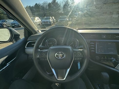 Used 2018 Toyota Camry LE image 12
